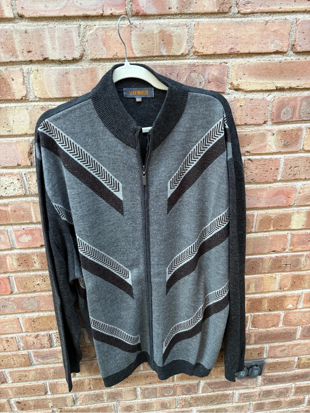 Venezzi Gray and Black Men’s Zip-Up Patterned Sweater
